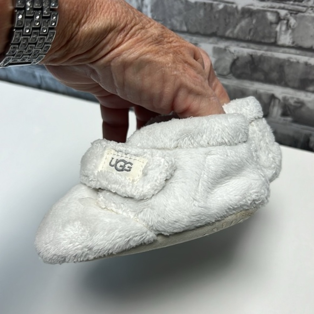 UGG - Picture 4 of 8